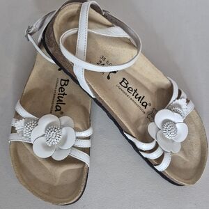 Betula by Birkenstock White Floral Applique Ankle Strap Sandal - Size 7 - 7.5